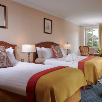 Guestroom Killarney Plaza Hotel & Spa